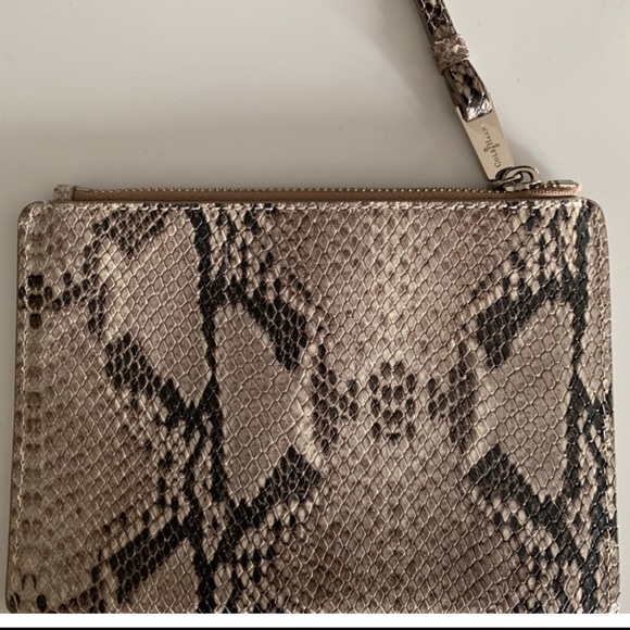 🔥BOGO under $20🔥 Cole Haan Wristlet - Picture 2 of 3